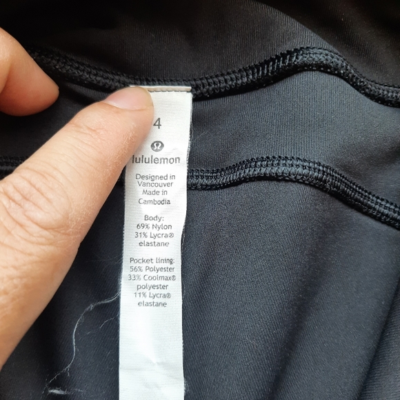 Lululemon track & train black short size "4" - Picture 7 of 14